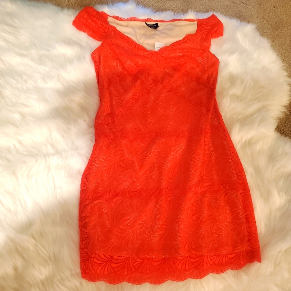 Bebe, Size large, Color: red/orange lace